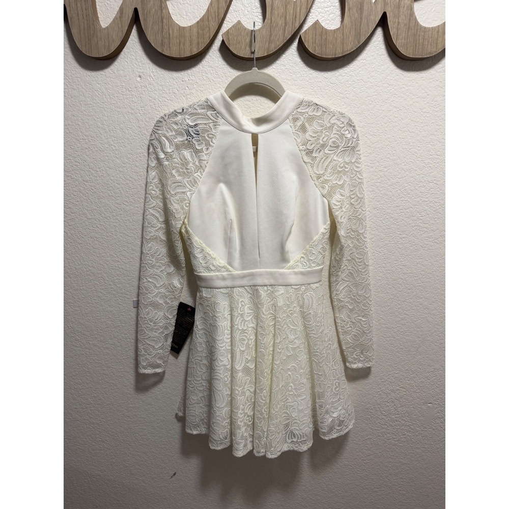 NWT BEBE white‎ Dress size XXS  B